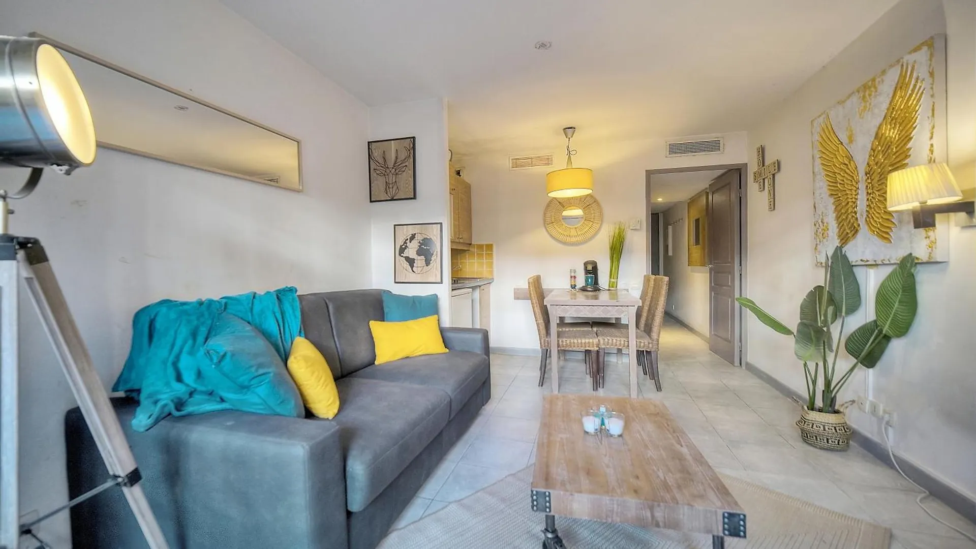Cannes Beach Appartements - Piscine Proche Mer 0*,  Franciaország